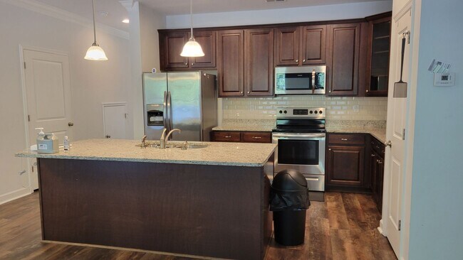 Building Photo - Joliff Landing