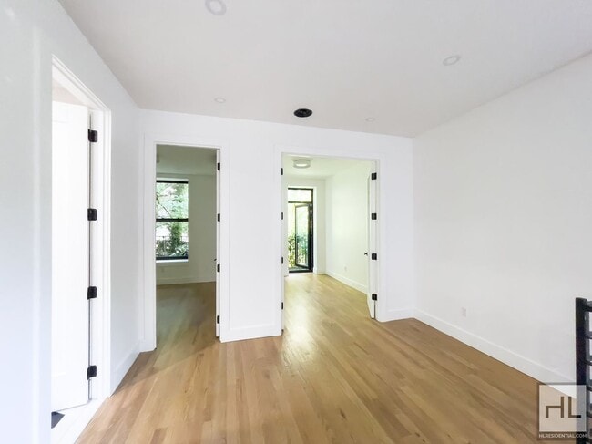 Building Photo - PUTNAM AVENUE / Spacious 2-Bed Duplex