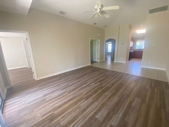 Building Photo - Great 3/2/1 duplex with a private driveway and entrance!  Partially fenced yard! Must see!