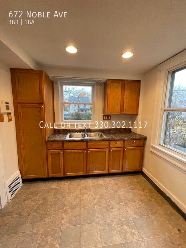 Foto del edificio - Three bedroom one bathroom home for rent