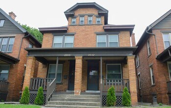 Building Photo - 2355 Summit St