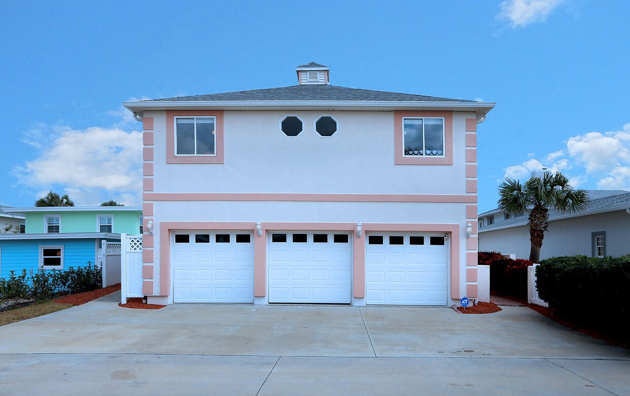 Primary Photo - 2721 S Atlantic Ave