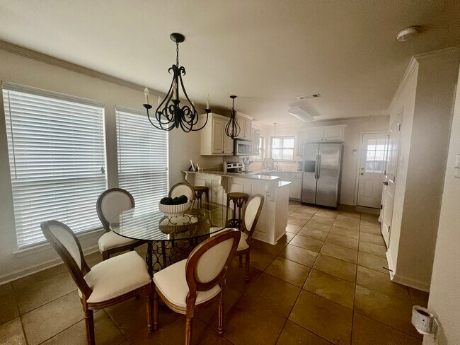 Foto del edificio - 25415 Black Lake Ave