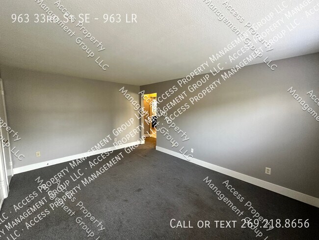Building Photo - SE Side Updated One Bedroom Unit