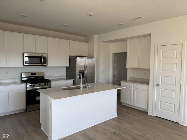 Foto del edificio - 15122 Farrington Rd