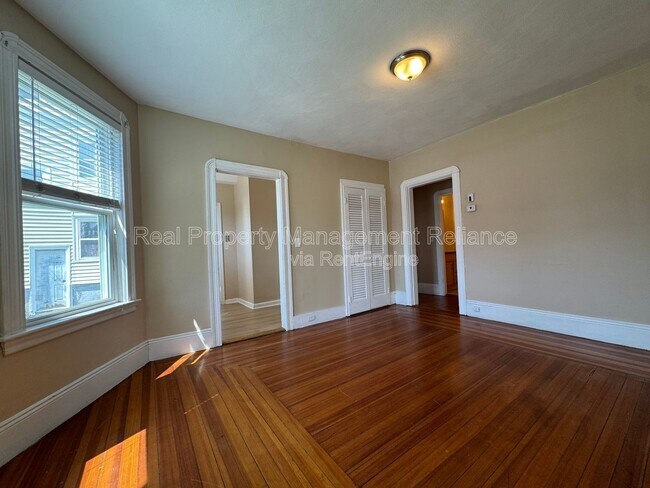 Foto del edificio - 74 Burrill Ave