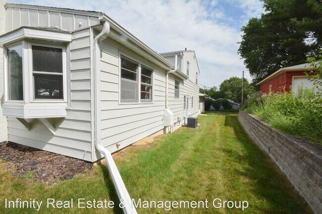 Foto del edificio - 3 br, 2 bath House - 2204 17th Ave NW