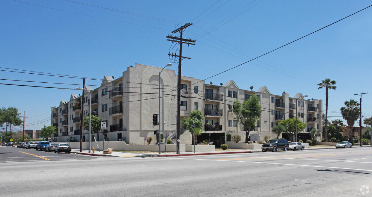 Laurel Tower - Laurel Apartments