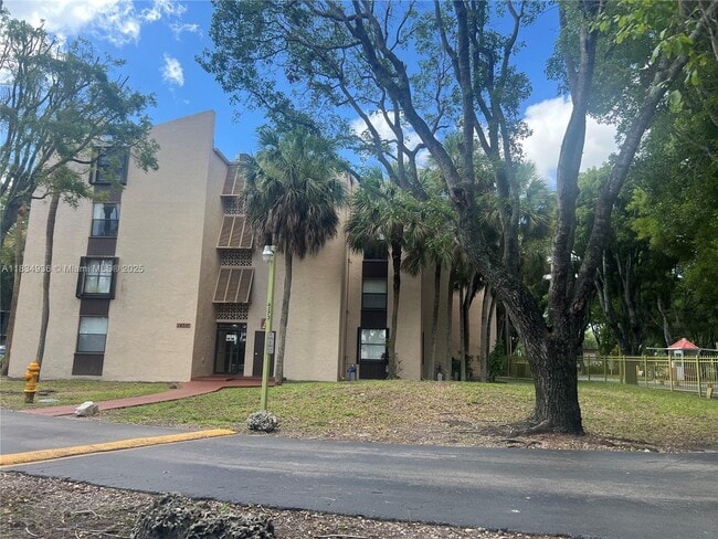 Foto del edificio - 14311 N Kendall Dr