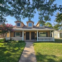 Building Photo - 10121 Kilarney Dr