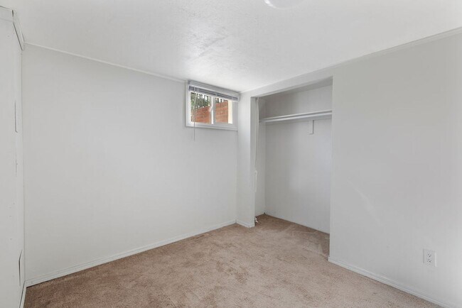 Building Photo - 2 Bedroom 1 Bath Duplex