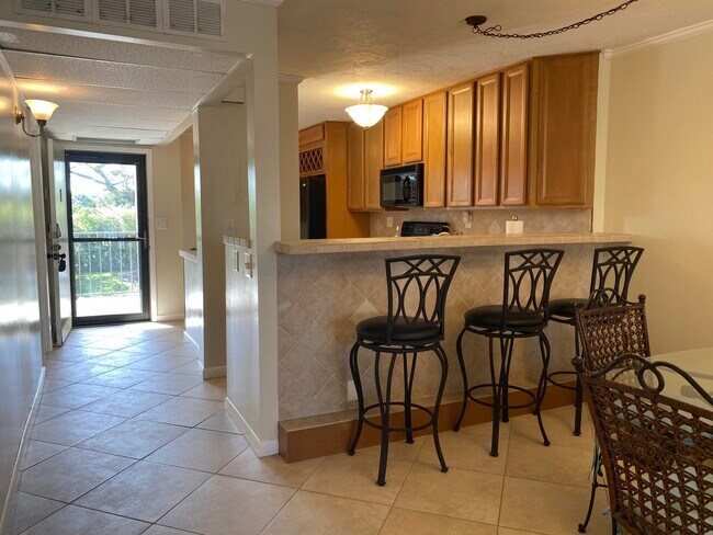 Building Photo - 4 Royal Palm Way