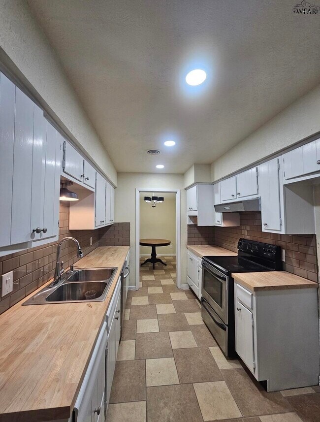 Building Photo - 4304 York St