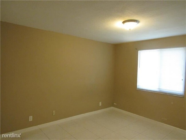 Building Photo - 10570 Royal Palm Blvd