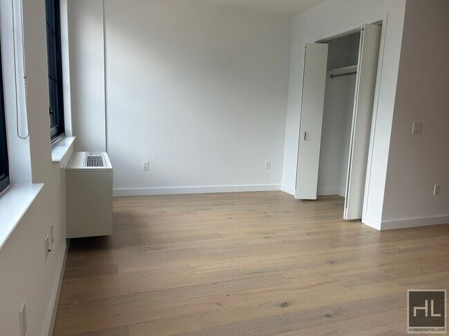 Foto del edificio - NORTHERN BOULEVARD