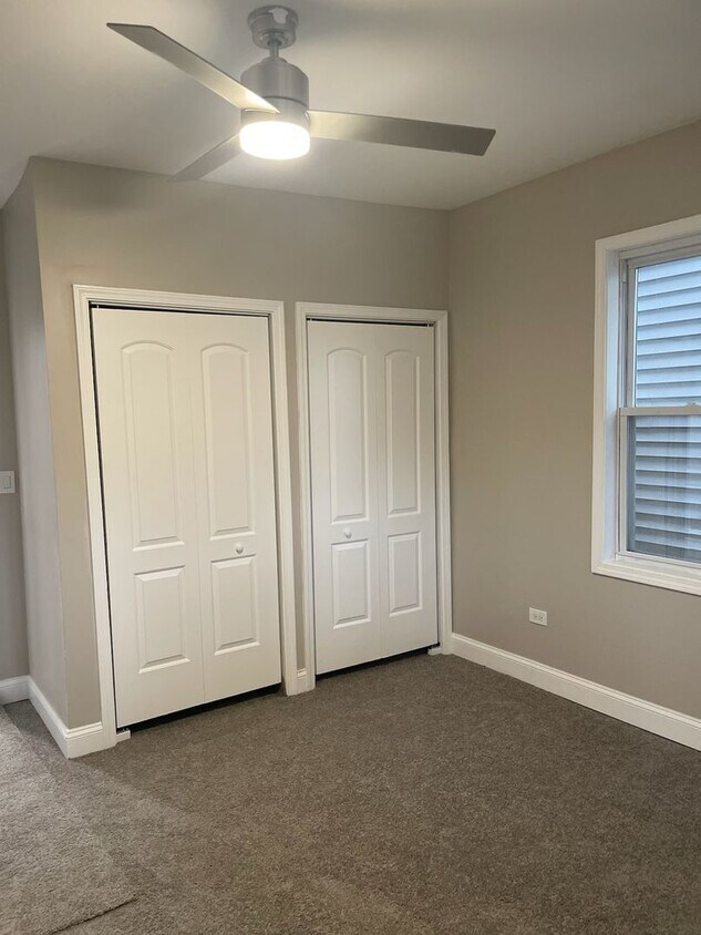 Building Photo - Canaryville unit