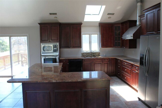 Building Photo - 3 Pinetree Ct