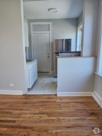 Building Photo - 1432 S Kenneth Ave