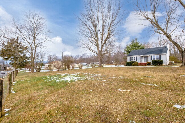 Building Photo - 1856 Gravels Rd