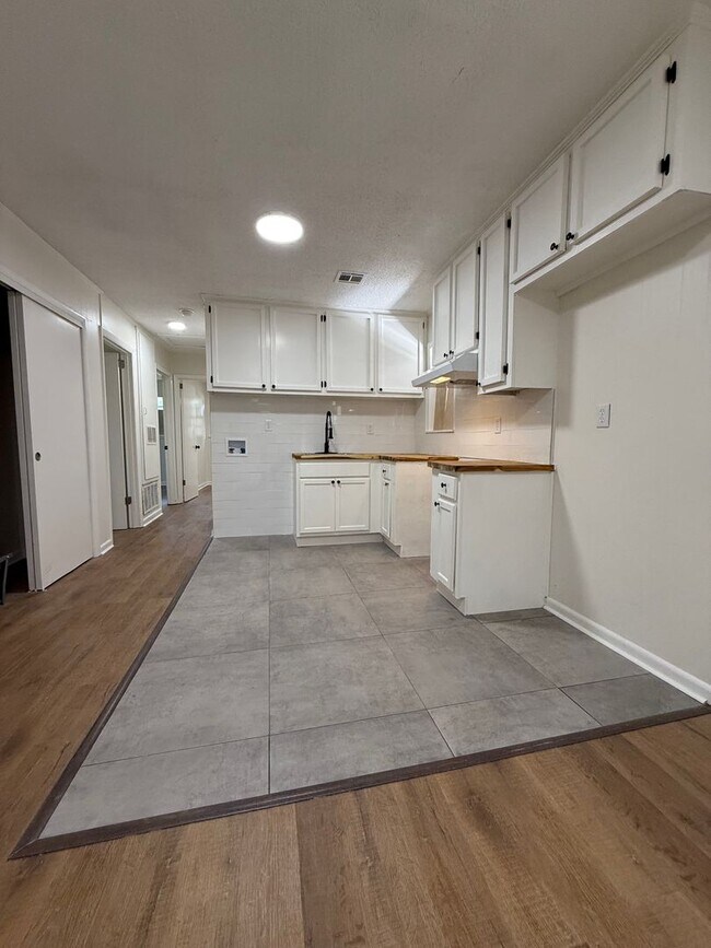 Foto del edificio - Now Available for Rent! Section 8 Welcome!