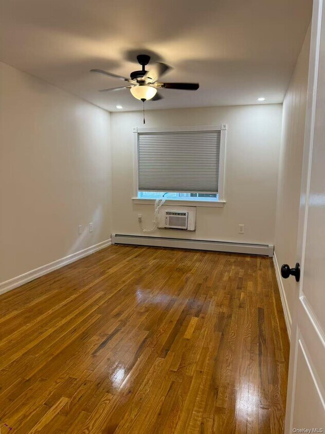 Foto principal - 27-24 Curtis St