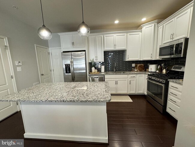 Building Photo - 43207 Thoroughfare Gap Terrace
