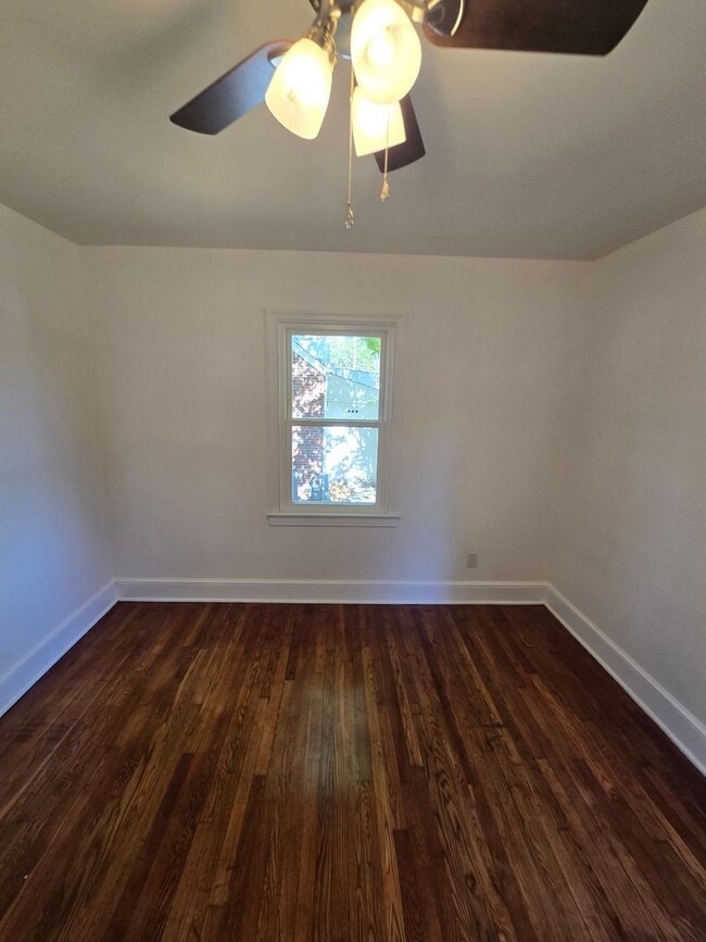 Building Photo - COMPLETELY RENOVATED 2 bedroom house