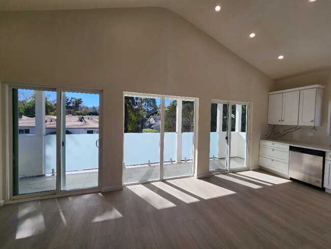 Building Photo - 5133 Topanga Canyon Blvd