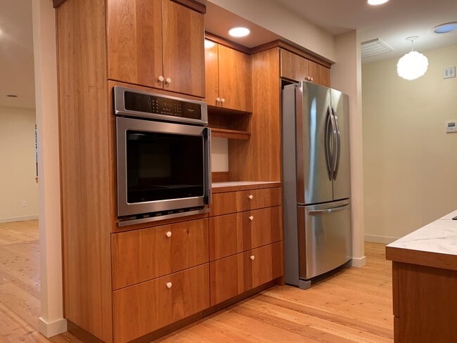 Stainless steel appliances - 1219 G Ave