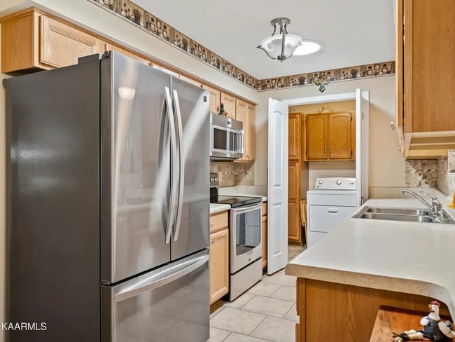 Building Photo - 150 Lakeshire Dr