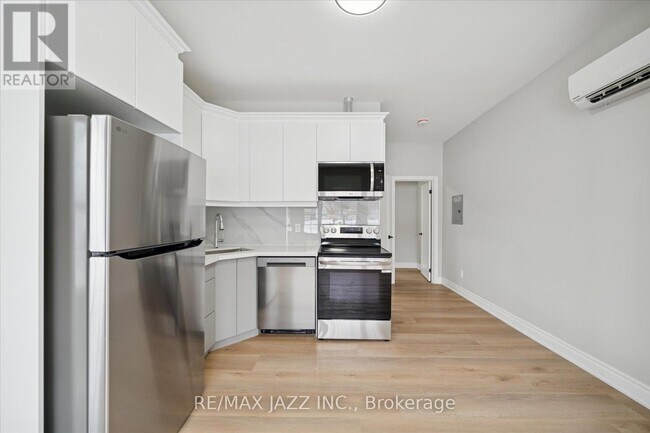 Photo du bâtiment - 251 Simcoe St S