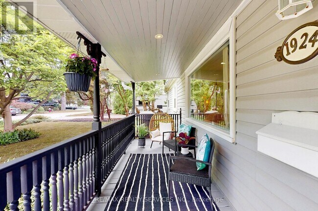 Building Photo - 1924 Balsam Ave