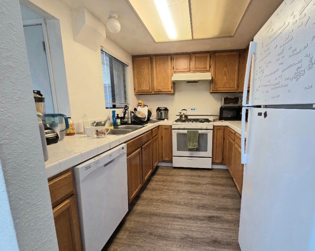 Building Photo - 45 Stenner St