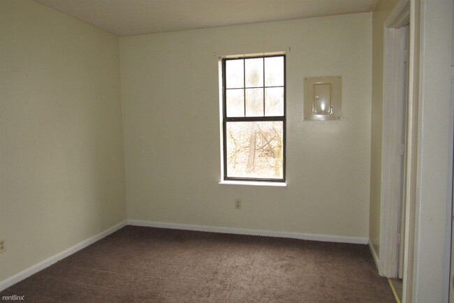 Building Photo - 436 Wood Creek Dr