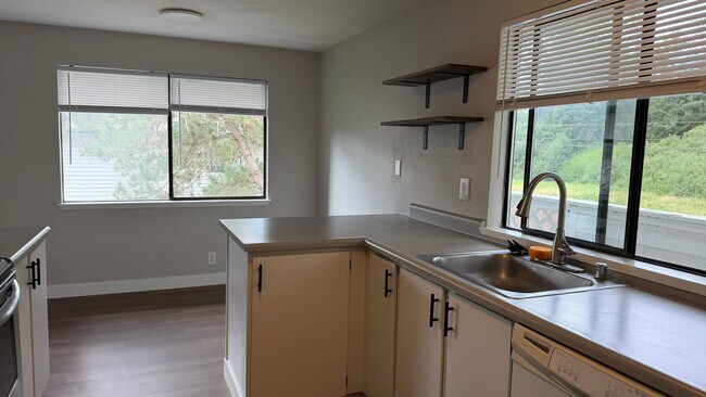 Foto del edificio - Updated 2BR Condo in Prime Bothell Location | Private Garage