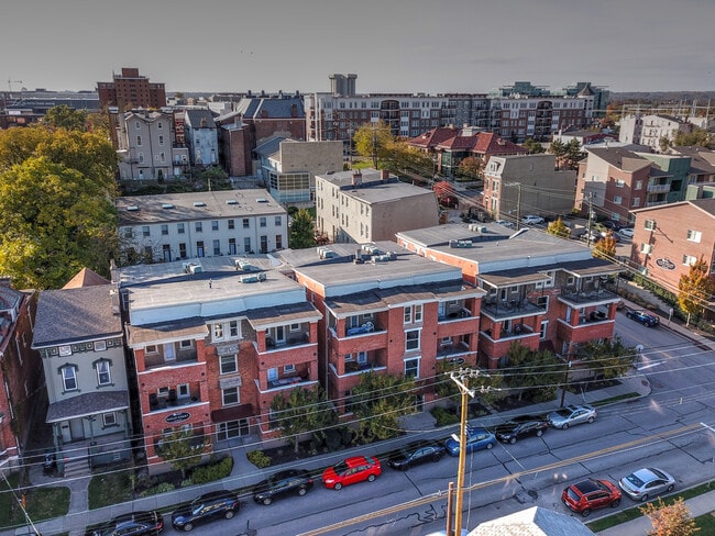 Building Photo - Euclid Court