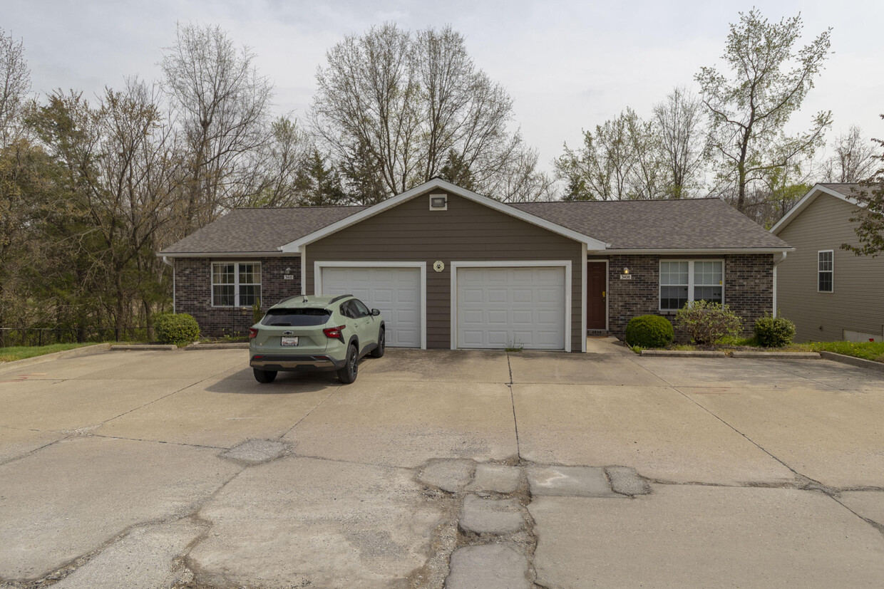 Foto principal - 3410 E St Charles Rd