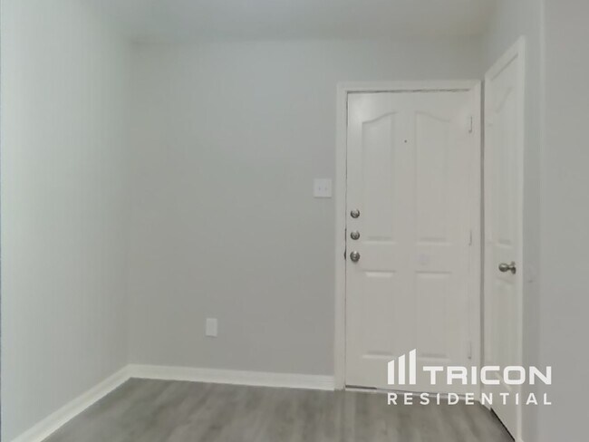 Foto del edificio - 24307 Hard Wood Dr