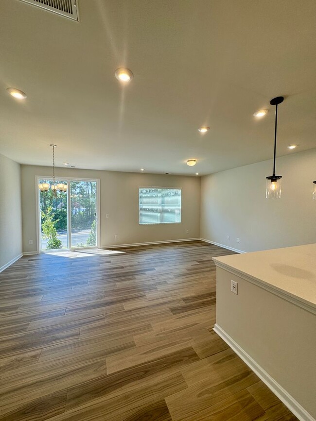 Building Photo - Beautiful, Brand New 2BR/2.5BA Townhouse i...