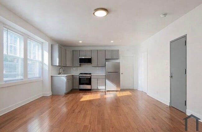 Building Photo - 14 Touraine Ave