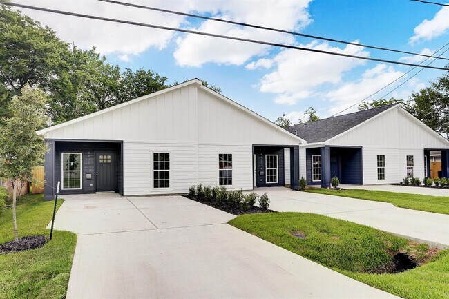 Building Photo - 4425 Clover St