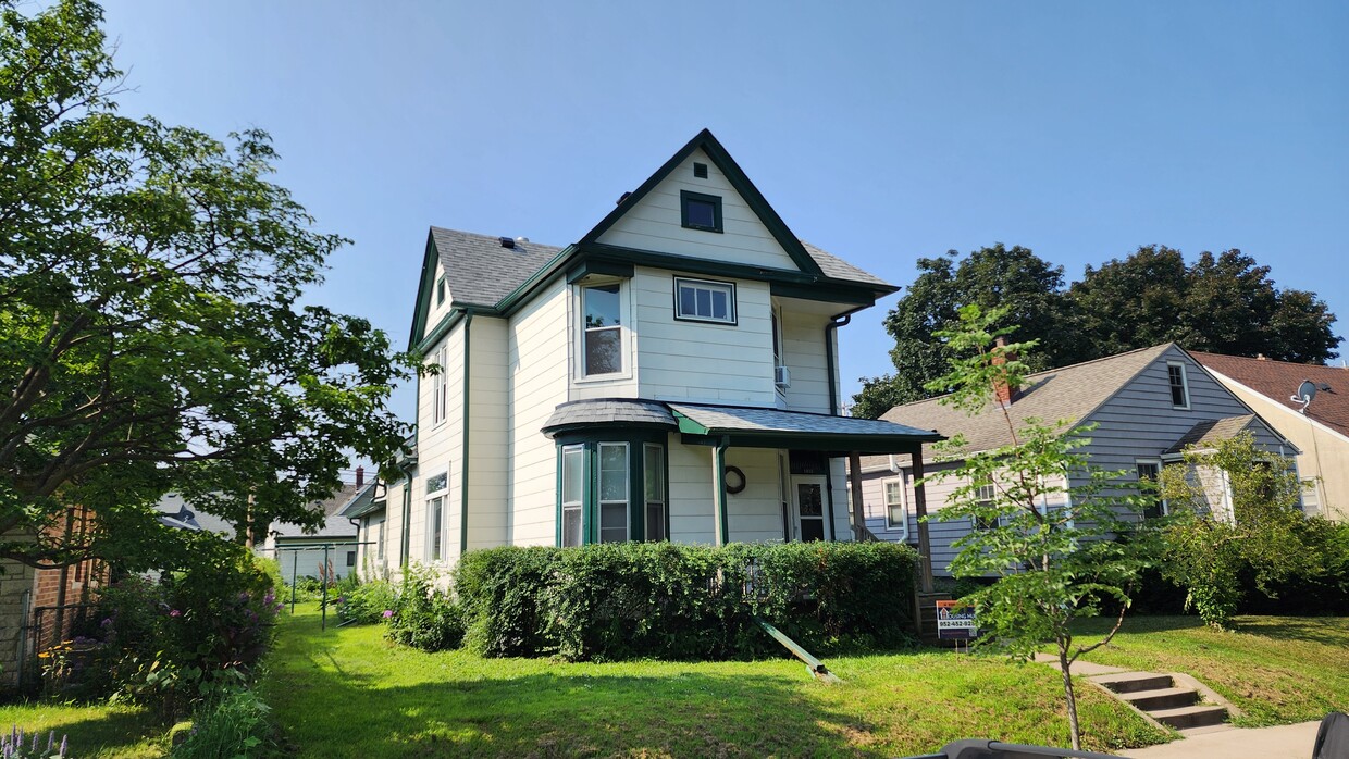 Primary Photo - 1410 Breda Ave