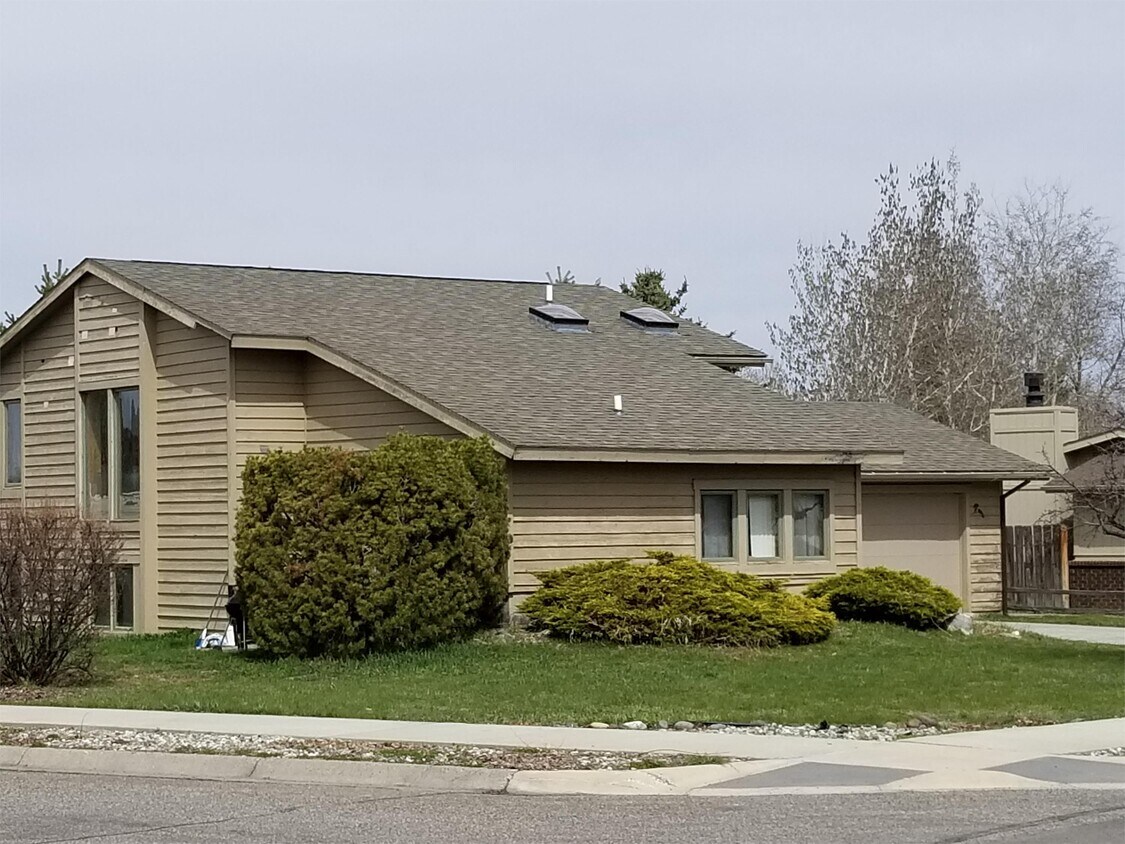 Primary Photo - 5 N Yellowstone Ave