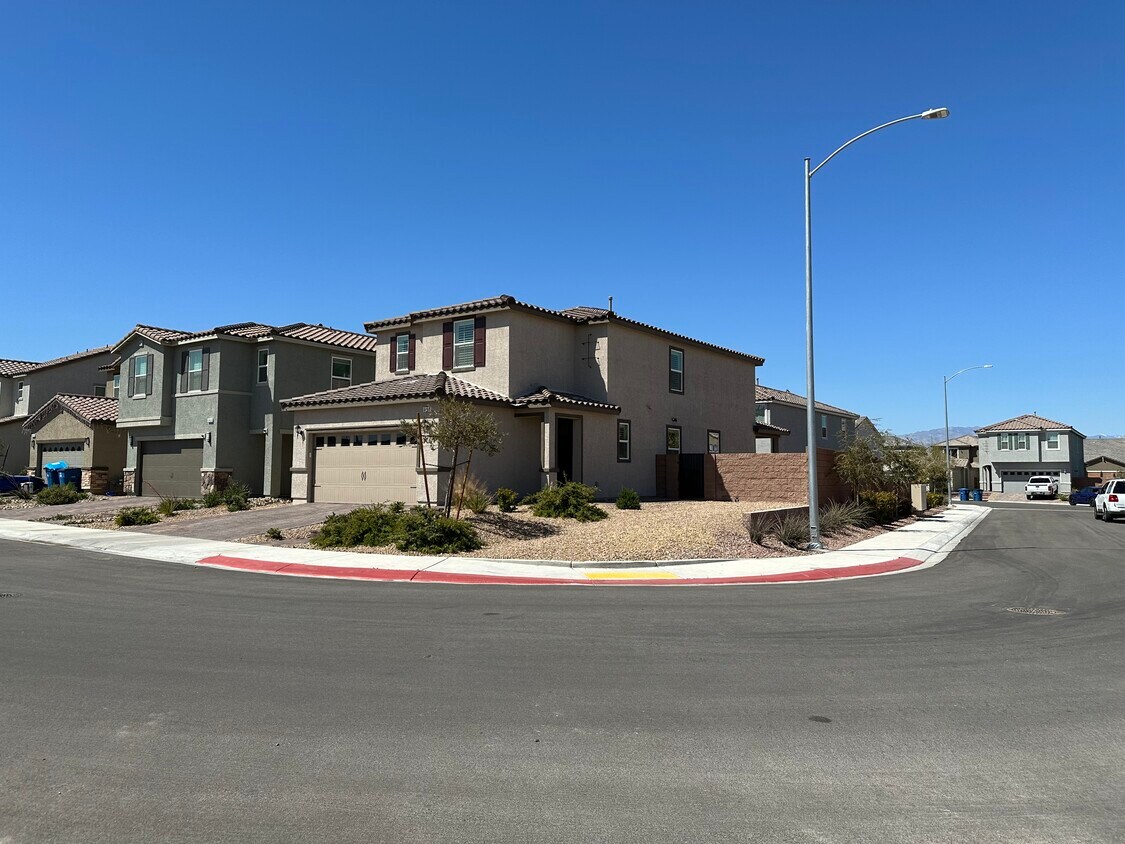 Foto principal - 6458 Blue Ember Ave