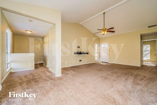 Foto del edificio - 4502 Nervin Street
