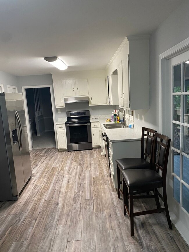 Building Photo - 4 Bedroom Single Family Home in Chester