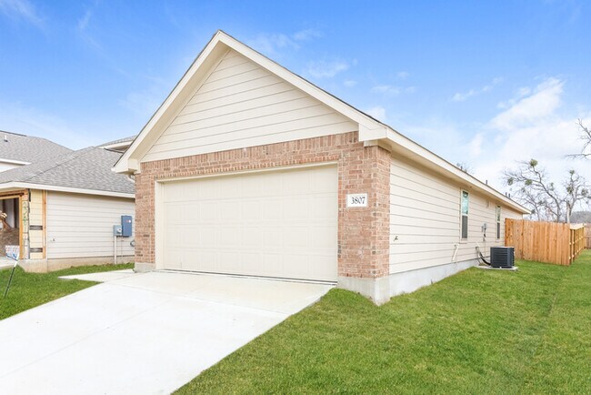 Foto del edificio - Somerset Trails - 3807 Somers Crest, San A...