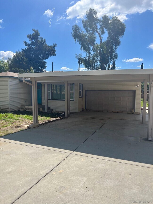 Building Photo - 10453 Campo Rd