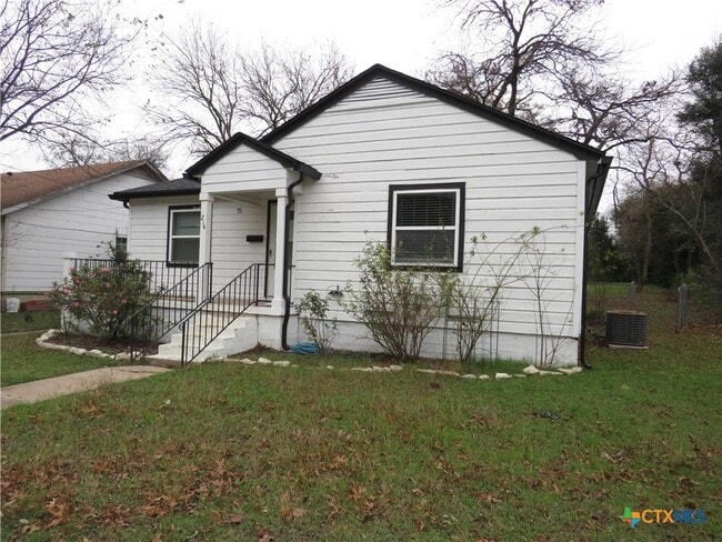 Building Photo - 214 E Munroe Ave