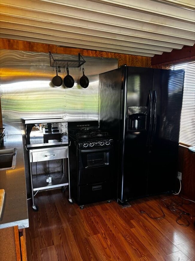 Foto del edificio - 487 Lado De Loma Dr